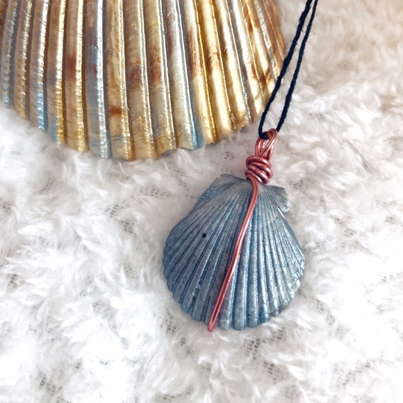 🐳 3/$25 Exotic Clearwater Painted Shell Necklace - Picture 2 of 6